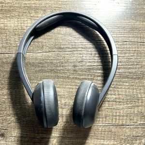 Skullcandy headphones wireless with adjustable volume settings Black barely used